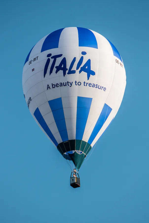 Hot air balloons, photograph 8