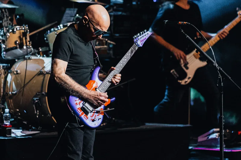 Joe Satriani, photograph 1