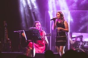 Duo pralina performing at mansion Rakičan as the opening act for Luka Basi.