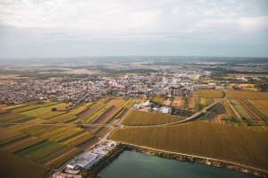 Pre-Hotairballoon championship took place in Murska Sobota with airplane stunt show on the first day.