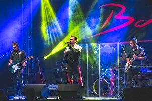 Luka Basi with his band performing at masion Rakičan.