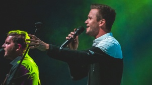 Luka Basi with his band performing at masion Rakičan.