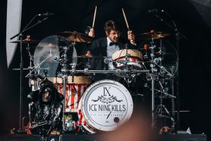 Racino Rocks in Vienna braces for the chaos of Ice Nine Kills! Prepare for flaming guitars, crowd surfers, and the electrifying energy of their live show captured through a photographer's lens.