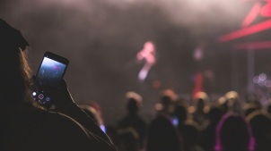 Luka Basi with his band performing at masion Rakičan.