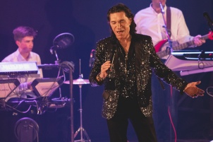 Geza with Jasmin Stavros, Čuki, Natalija Verboten, Dejan Vunjak and many more guests.