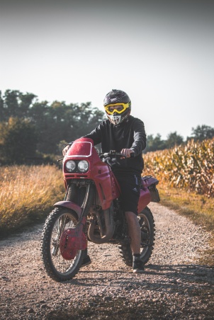 Friends, beers and some dust in the air.