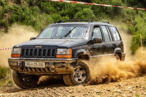 Competitors competed in two different disciplines. In the skill test, where speed is important, and in the hard test, where the track leads through mud and up a hill.