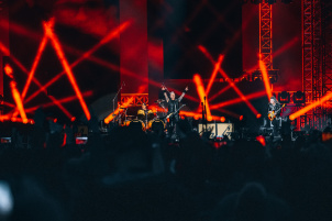 Vienna felt the earth move! Metallica brought the M72 World Tour to a thunderous close at Racino, leaving a night of headbanging anthems and scorching riffs etched in metal history. Pictures were captured from record 100m distance.