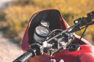 Friends, beers and some dust in the air.