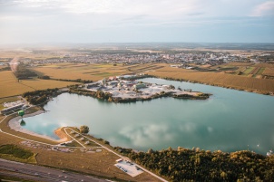 Pre-Hotairballoon championship took place in Murska Sobota with airplane stunt show on the first day.