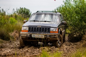 Competitors competed in two different disciplines. In the skill test, where speed is important, and in the hard test, where the track leads through mud and up a hill.