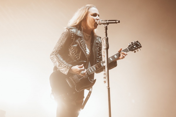 Halestorm performing in Vienna as the opening act for the Alter Bridge