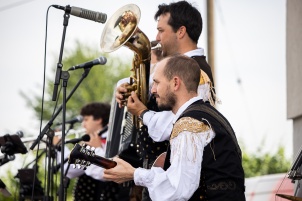 Wine fountain opening at Kapelski Vrh with Sašo Avsenik band