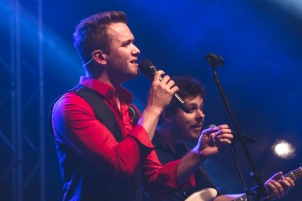 Luka Basi with his band performing at masion Rakičan.