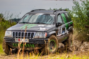 Competitors competed in two different disciplines. In the skill test, where speed is important, and in the hard test, where the track leads through mud and up a hill.